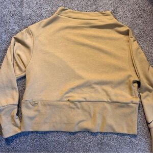 Nike Dri-FIT Gold Sweatshirt